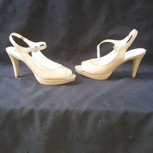 UNNACRA BEIGE PUMPS SIZE 7 1/2